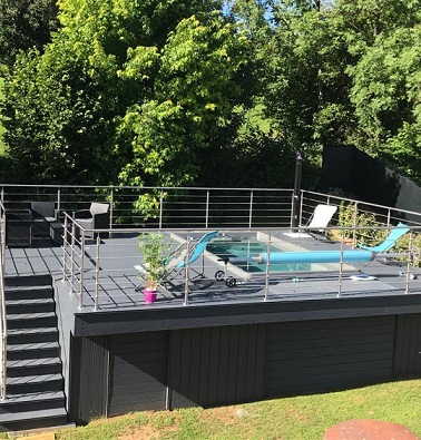Aménagement d'une terrasse pour une piscine hors sol - fin des travaux